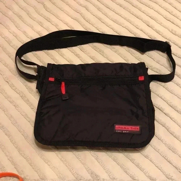 Urban Trek Cool Gear crossbody bag - Picture 2 of 11
